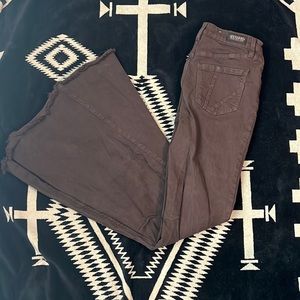 Shyanna Flares 28x36